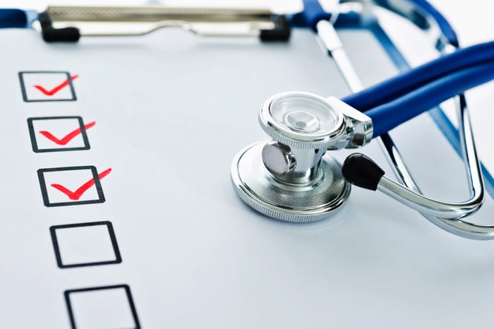 Clipboard with checklist and stethoscope representing a healthcare SEO audit or CRO-driven strategy checklist for medical practices.