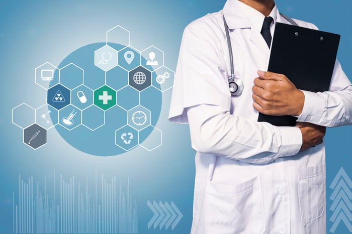 A pediatrician in a white coat holding a clipboard, with digital healthcare icons and network graphics in the background, symbolizing modern medical practice and digital marketing integration for pediatric services.