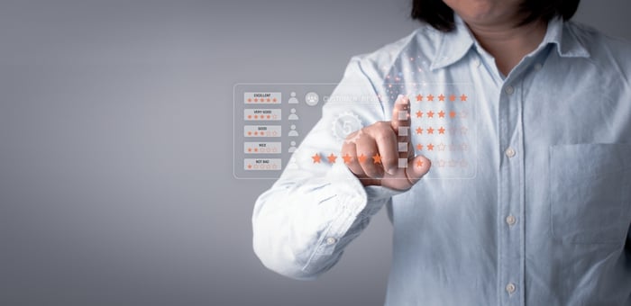 Consideration and Evaluation stage visual: User interacts with a UI displaying star ratings and customer reviews to assess a service.